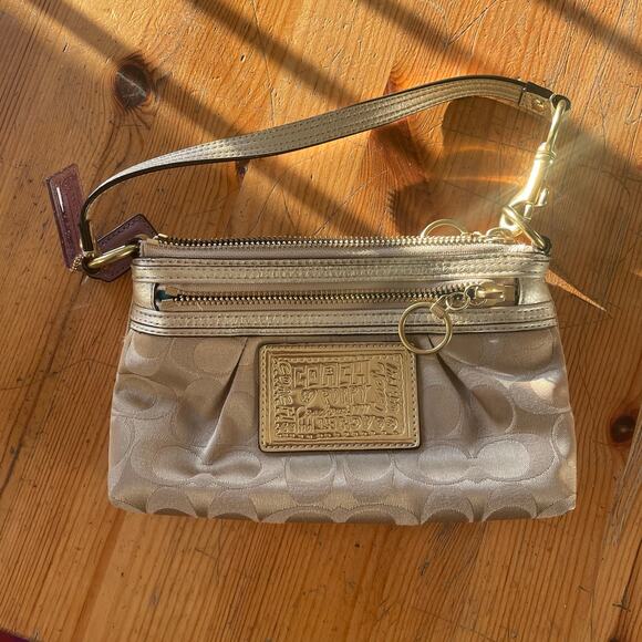 Coach Handbags - Y2K Coach Poppy Signature Convertible Wristlet Shoulder Bag Cream Gold Vintage
